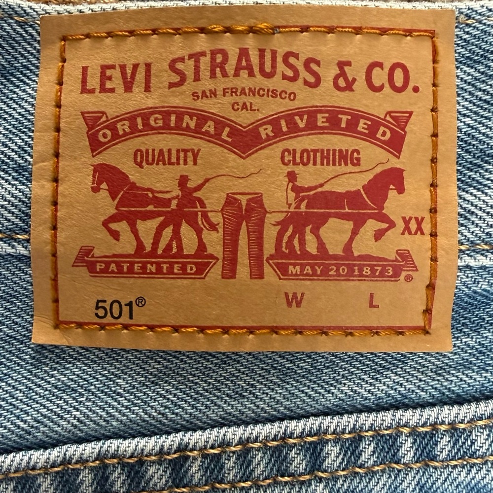 Levi’s 501 Button Fly High-Rise Denim Short W34 Light Wash Distressed Festival - Picture 6 of 15